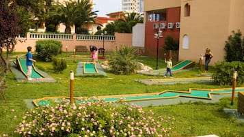 Zona de juegos infantil al aire libre