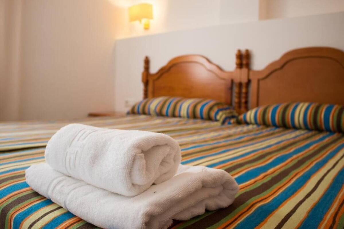 Rollaway beds, bed sheets