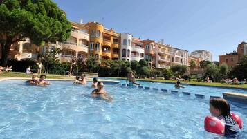 4 piscinas al aire libre, tumbonas