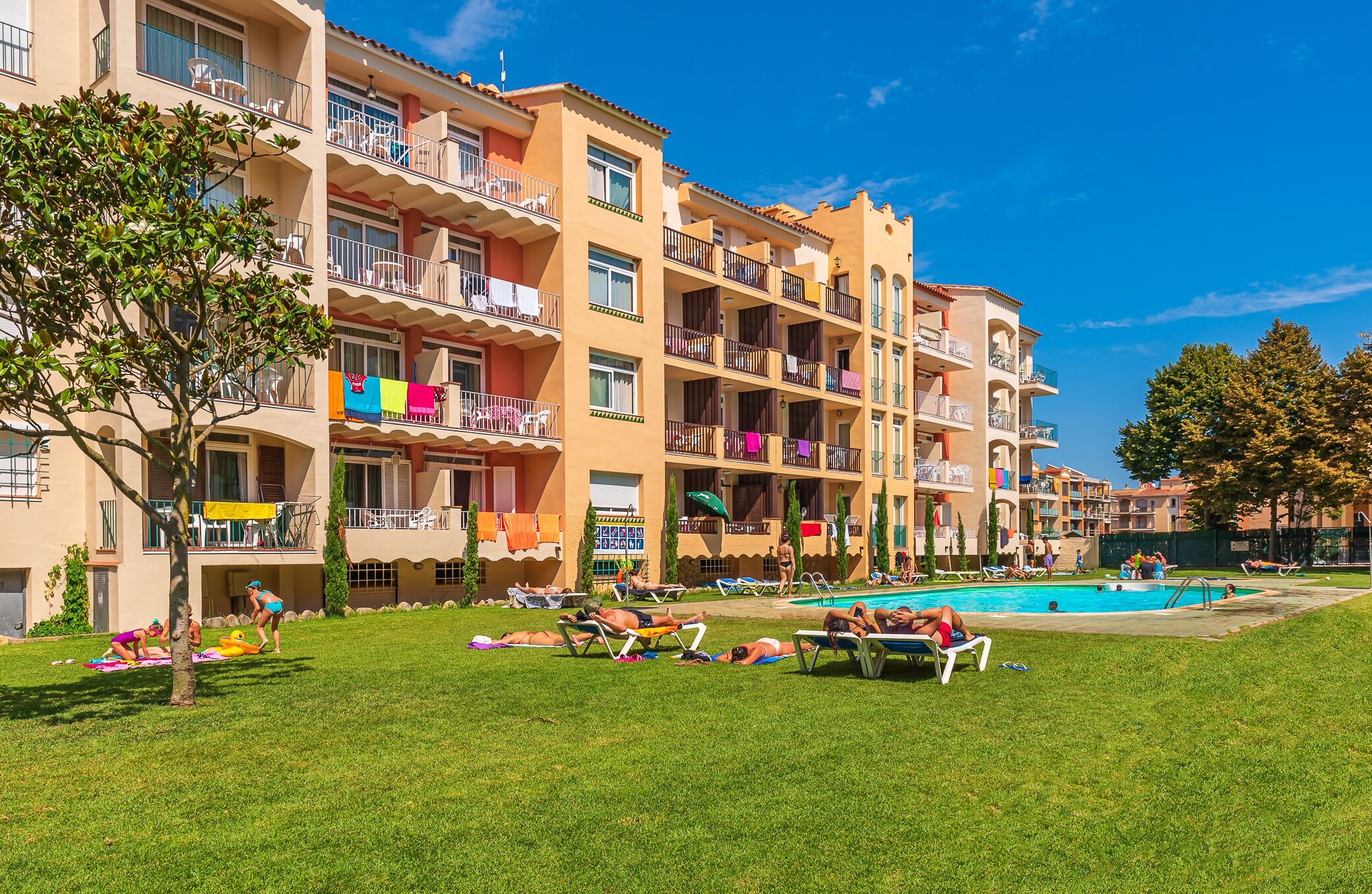 4 Außenpools, Liegestühle