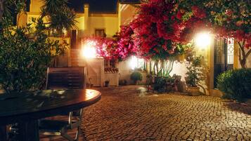 Façade de lâhĂ©bergement - soirĂ©e/nuit