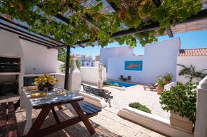 บริการอาหารเช้า อาหารเย็น, วิวสระว่ายน้ำ