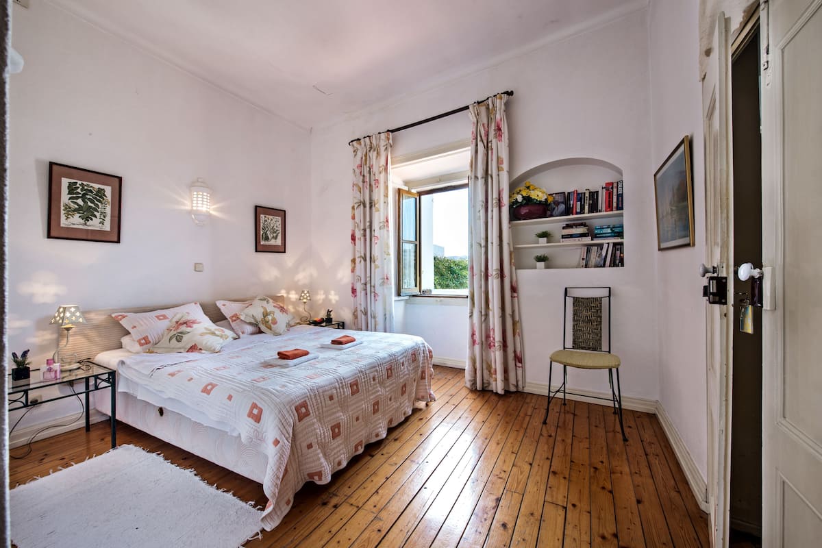 Double or Twin Room | Minibar, individually decorated, individually furnished, blackout drapes