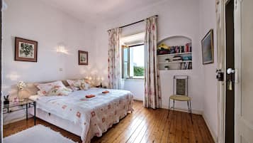 Kamer, 1 twee- of 2 eenpersoonsbedden | Een minibar, individueel gedecoreerd, individueel gemeubileerd