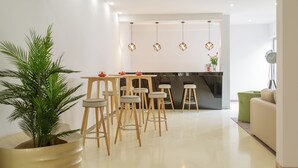 Bar (on property) - Porto Domus Hotel (Porto)