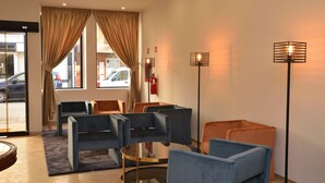 Lobby sitting area - Porto Domus Hotel (Porto)