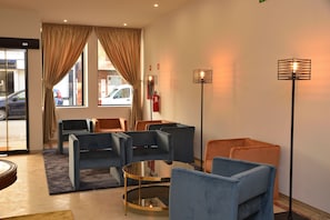 Lobby sitting area - Porto Domus Hotel (Porto)