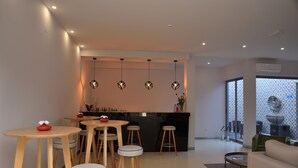 Bar (on property) - Porto Domus Hotel (Porto)