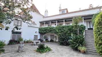 Family Suite, 2 Bedrooms | Courtyard view
