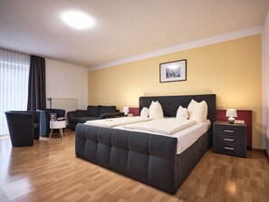 办公桌、隔音、熨斗/熨板、免费 WiFi