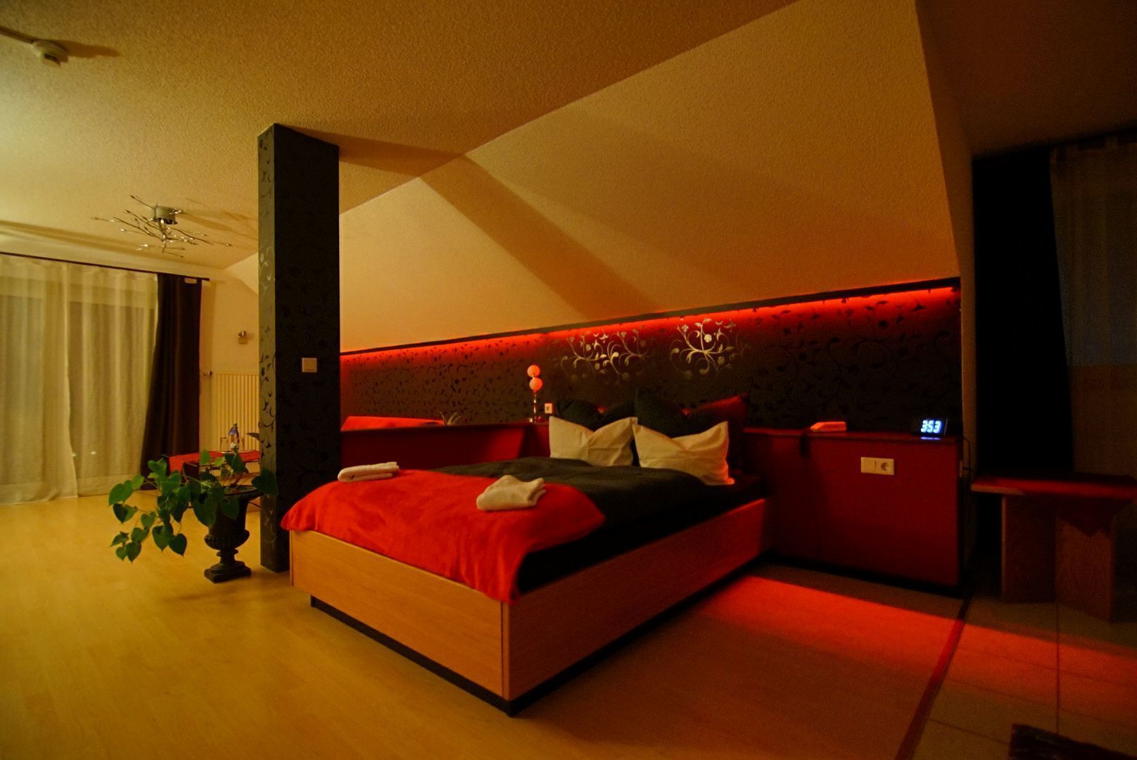 Suite exclusiva | Escriptori, habitacions insonoritzades i planxa i posts de planxar 