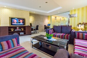 Lobby sitting area - Atlas Sukhumvit (Bangkok)