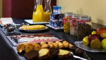 Daily continental breakfast (EUR 9 per person)