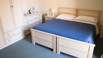 Einzelzimmer | Minibar, Zimmersafe, Bügeleisen/Bügelbrett, kostenlose Babybetten