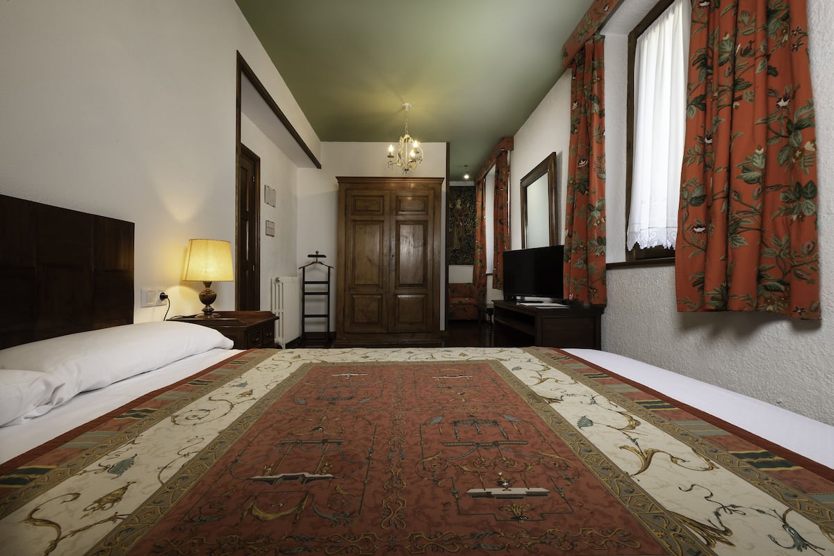 superior room | in-room safe, desk, free wifi, bed sheets