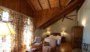 小型套房 | 客房内保险箱、办公桌、免费 WiFi、床单