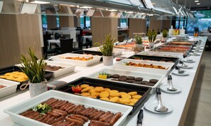 Desayuno buffet todos los días (con cargo)
