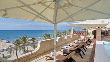Seasonal outdoor pool, sun loungers