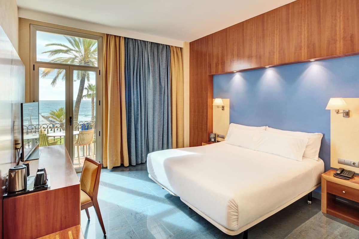 Minibar, in-room safe, desk, soundproofing