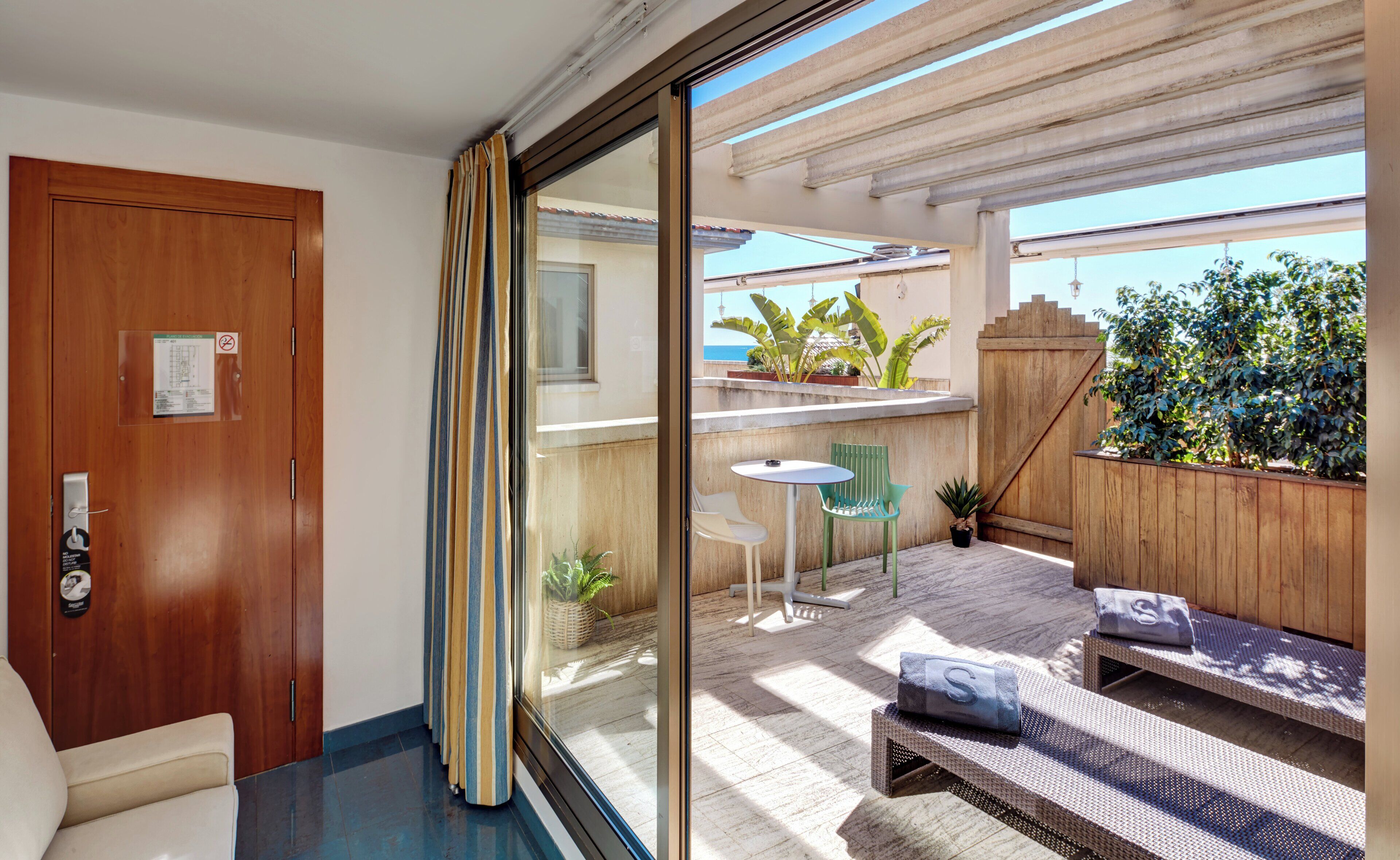 superior room | minibar, in-room safe, desk, soundproofing