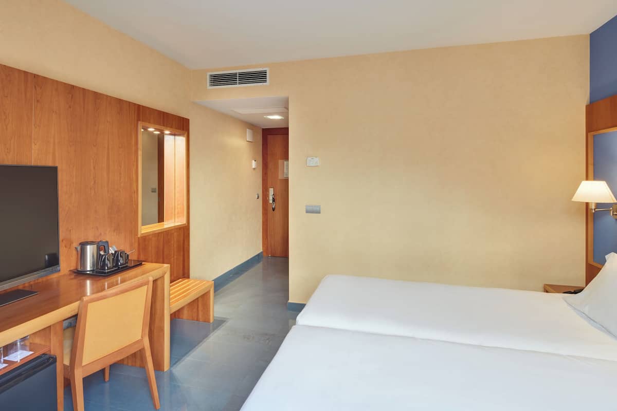 クラシック ツインルーム | ミニバー、セーフティボックス (室内)、デスク、防音設備