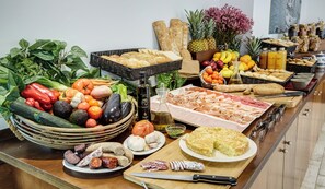 Frukostbuffé på vardagar (EUR 15.90 per person)