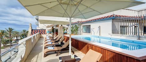 Seasonal outdoor pool, pool loungers