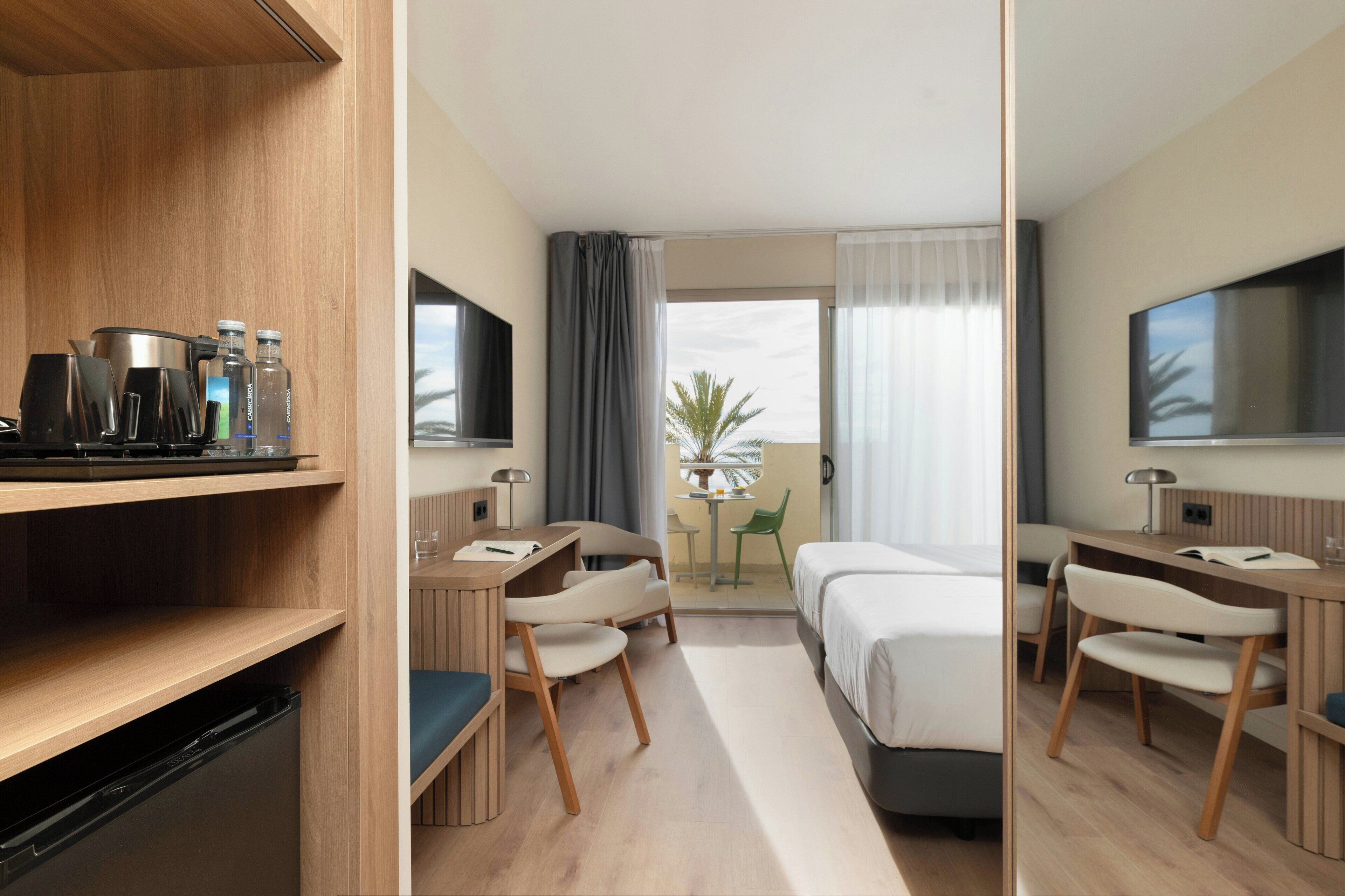 Minibar, Zimmersafe, Schreibtisch, schallisolierte Zimmer