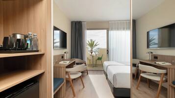 Minibar, Zimmersafe, Schreibtisch, schallisolierte Zimmer