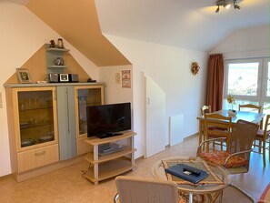 Apartment "Fernblick" 55sqm long stay (plus 4 nights) excl. breakfast | Living area - Gästehaus Birnbaumhof (Schwedelbach)