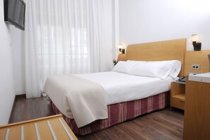 Double or Twin Room | Minibar, in-room safe, desk, soundproofing - Hotel El Churra (Murcia)