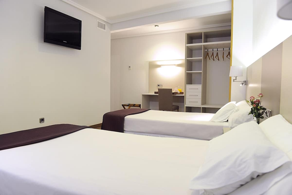 triple room | minibar, in-room safe, desk, soundproofing