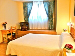 Economy Double Room | Desk, rollaway beds, free WiFi, wheelchair access - Nice (La Seu d'Urgell)