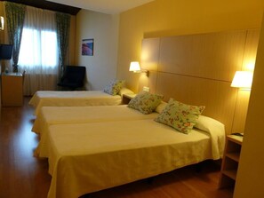 Desk, rollaway beds, free WiFi, wheelchair access - Nice (La Seu d'Urgell)