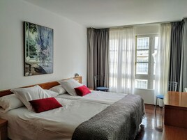 Habitación doble superior | Escritorio, espacio para trabajar con un portátil, cortinas opacas