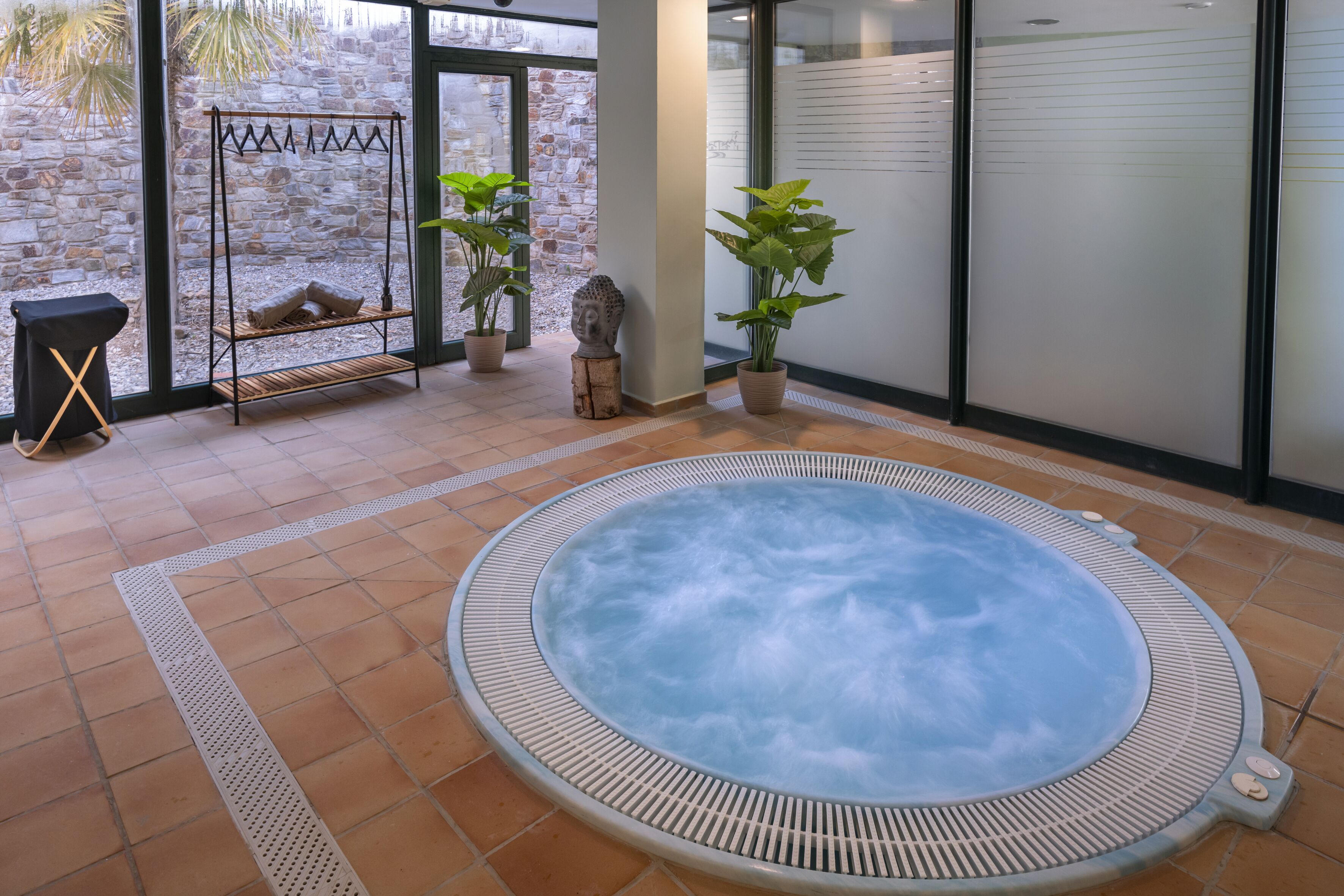 indoor spa tub
