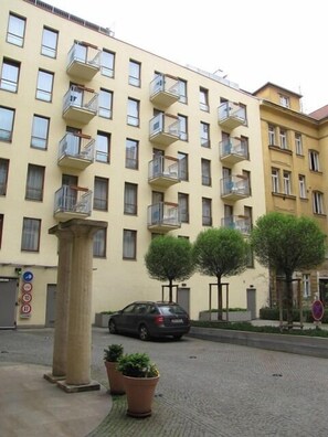 Check-in/check-out kiosk - Aparthotel Austria Suites (Prague)