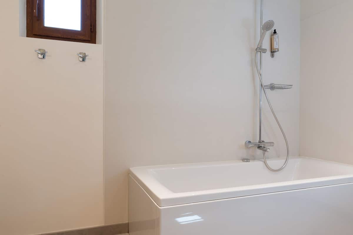 superior room | bathroom | rainfall showerhead, hair dryer, towels