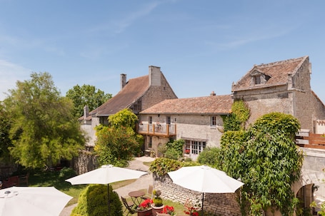 Exterior. Le Pigeonnier du Perron