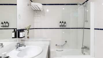 Ensemble douche/baignoire, articles de toilette écologiques