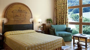 1 chambre, minibar, coffres-forts dans les chambres, bureau