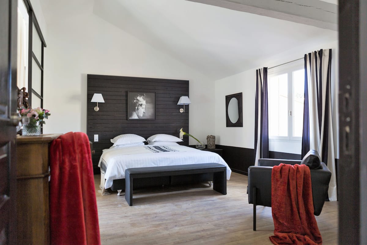 Chambre Double Supérieure, salle de bains attenante, vue jardin | Literie de qualité supérieure, chambres insonorisées, lit parapluie