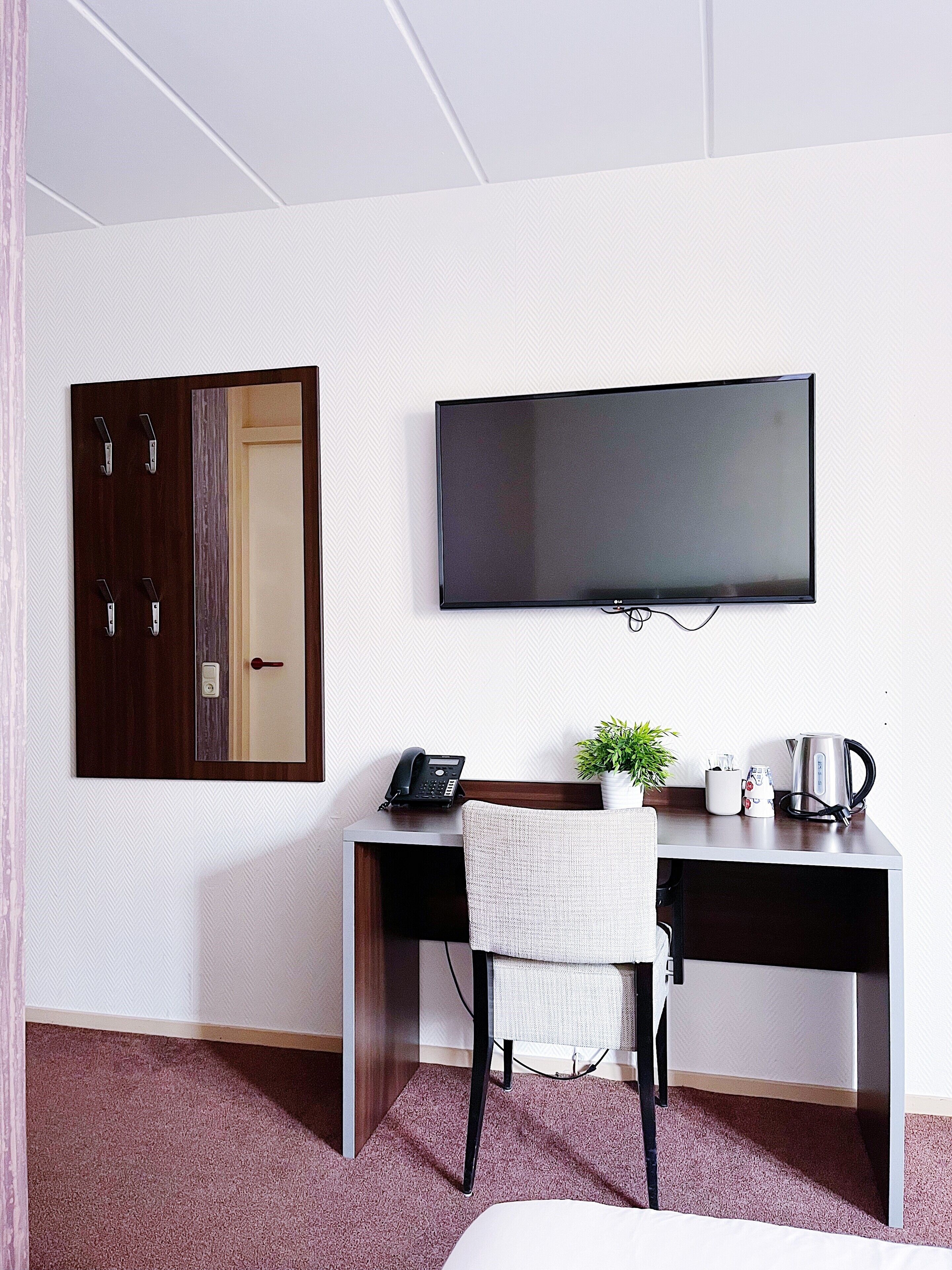 double room | desk, free wifi, bed sheets