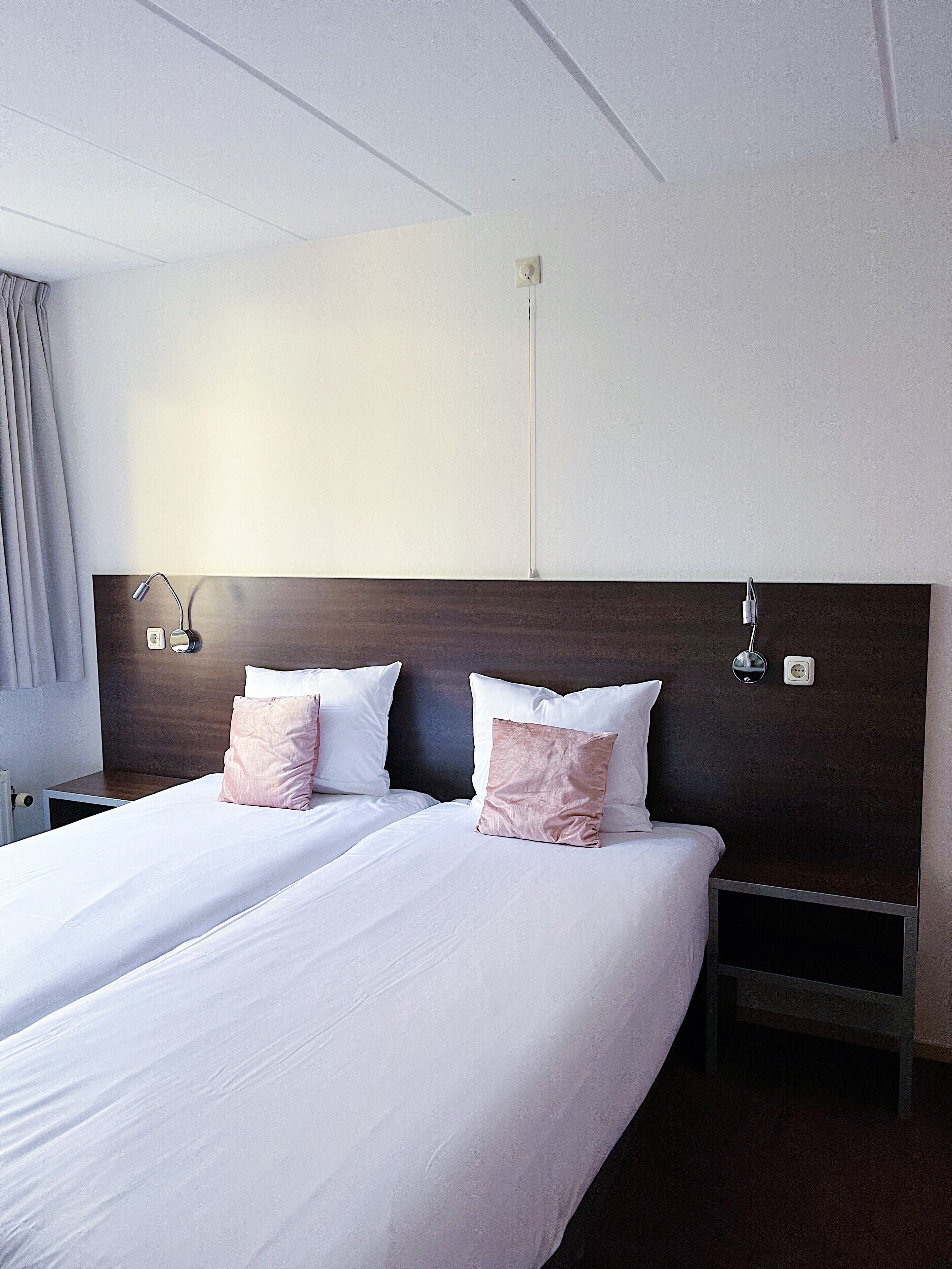 double room | desk, free wifi, bed sheets
