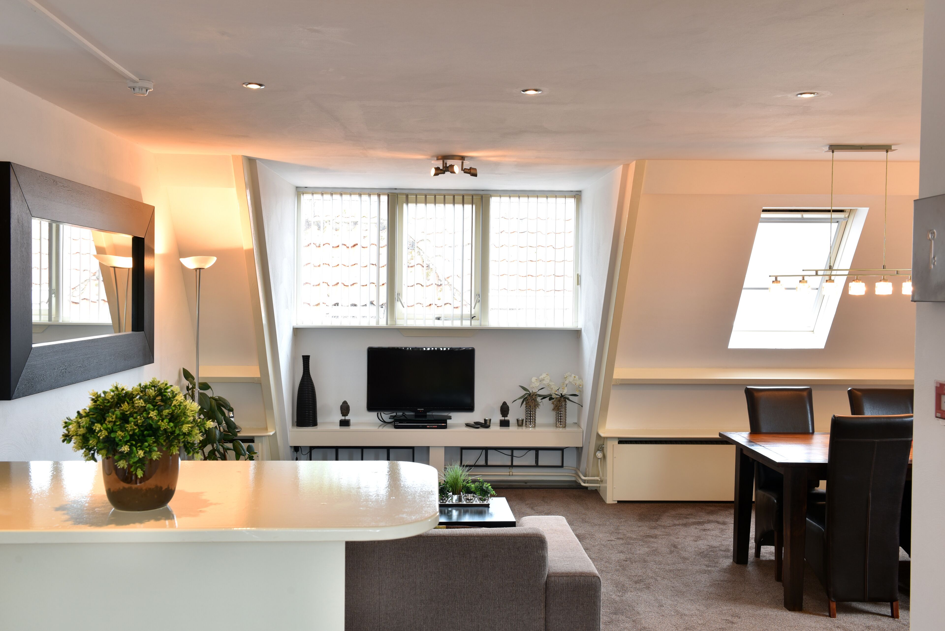 Apartamento, 2 habitaciones | Zona de estar | Una televisión de pantalla plana