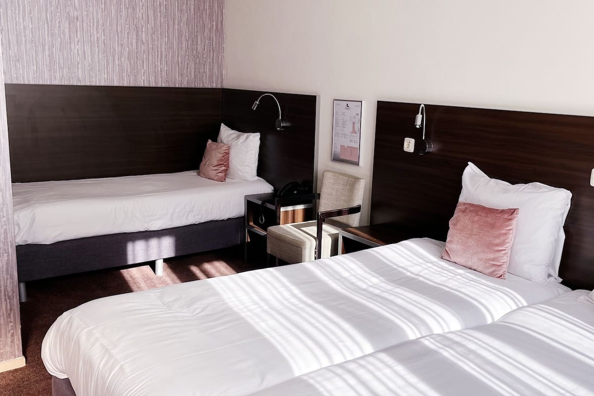triple room | desk, free wifi, bed sheets