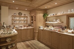 Free daily buffet breakfast - Hotel Chalet del Sogno (Pinzolo)