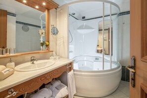 Junior Suite, Slope side | Jetted bathtub - Hotel Chalet del Sogno (Pinzolo)