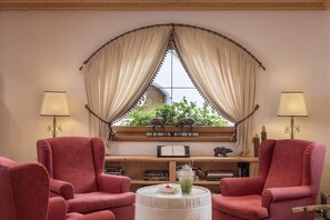 Lobby sitting area - Hotel Chalet del Sogno (Pinzolo)