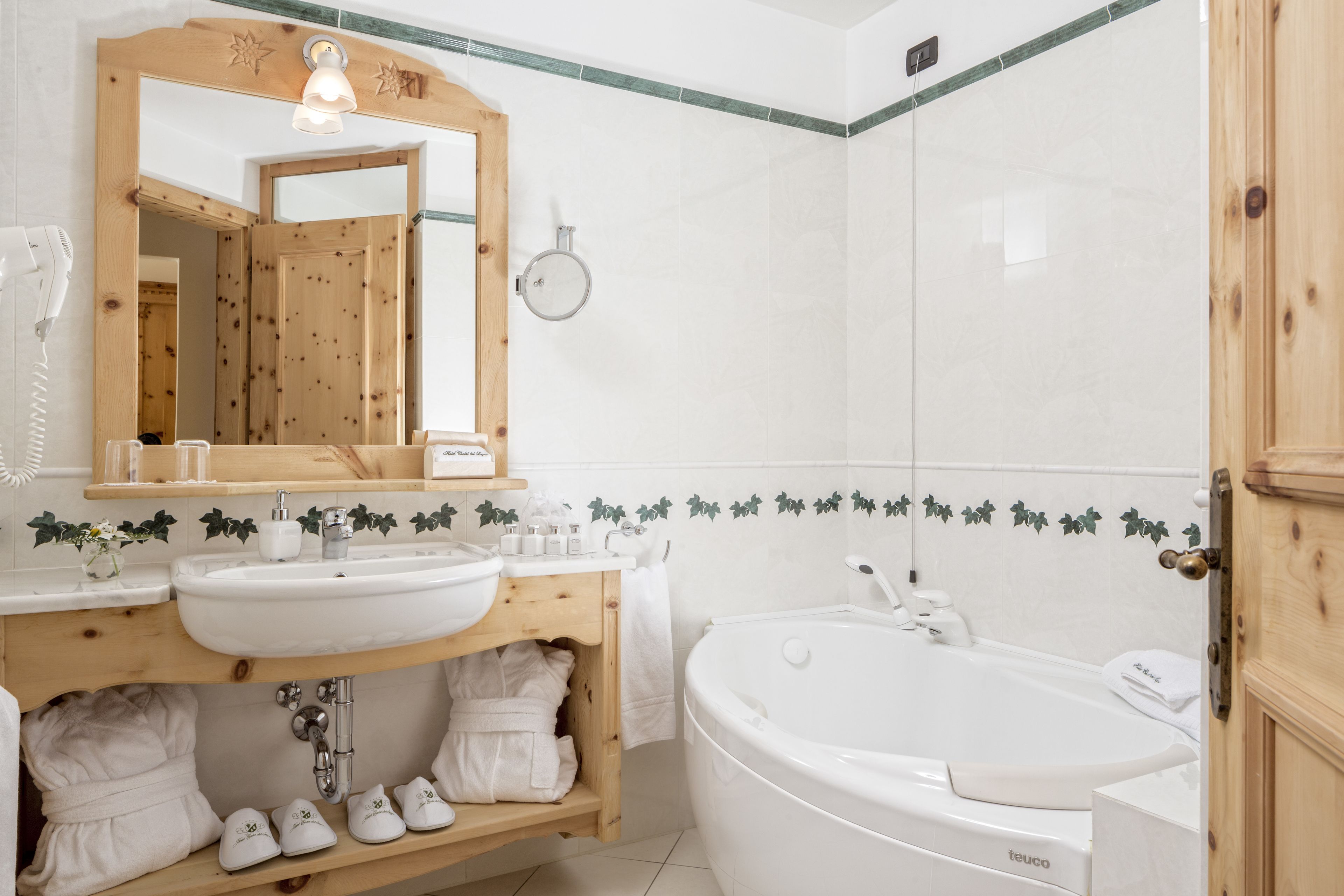 luxury suite | bathroom | jetted bath, hydromassage showerhead, eco-friendly toiletries
